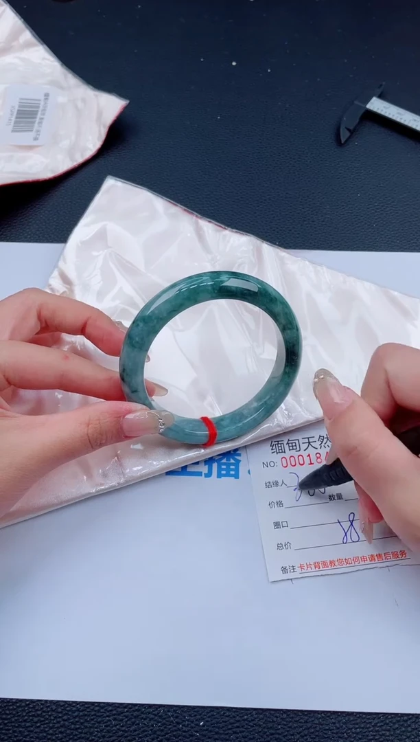 未镶嵌手镯翡翠12天然翡翠手镯