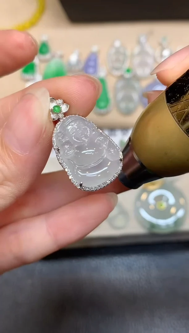 颈饰18K金镶嵌翡翠财神【无服务费