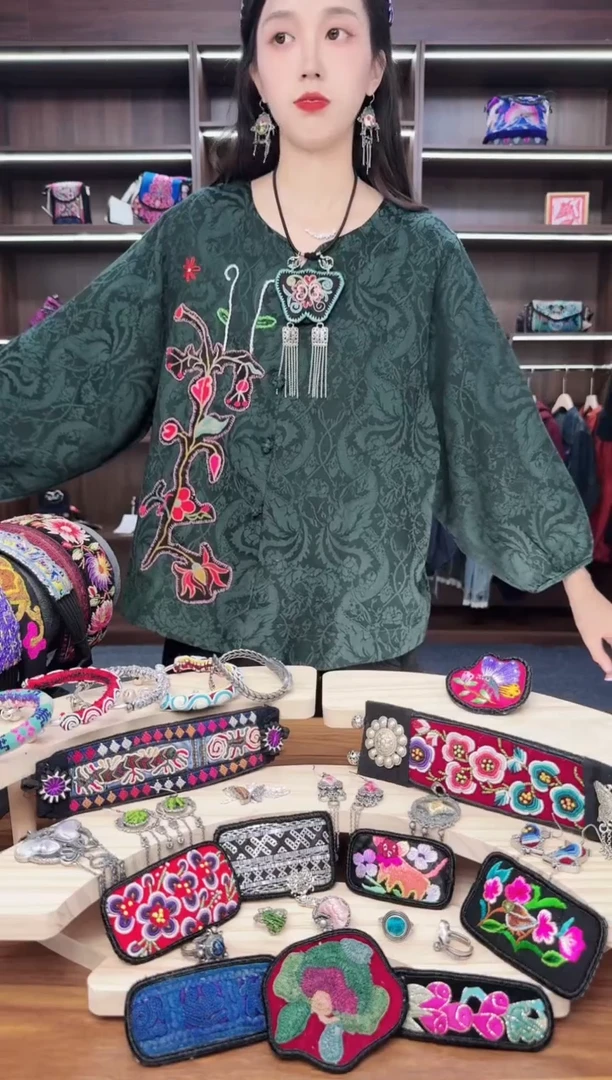 织绣流*人A82蒙阿苏苗绣传承店