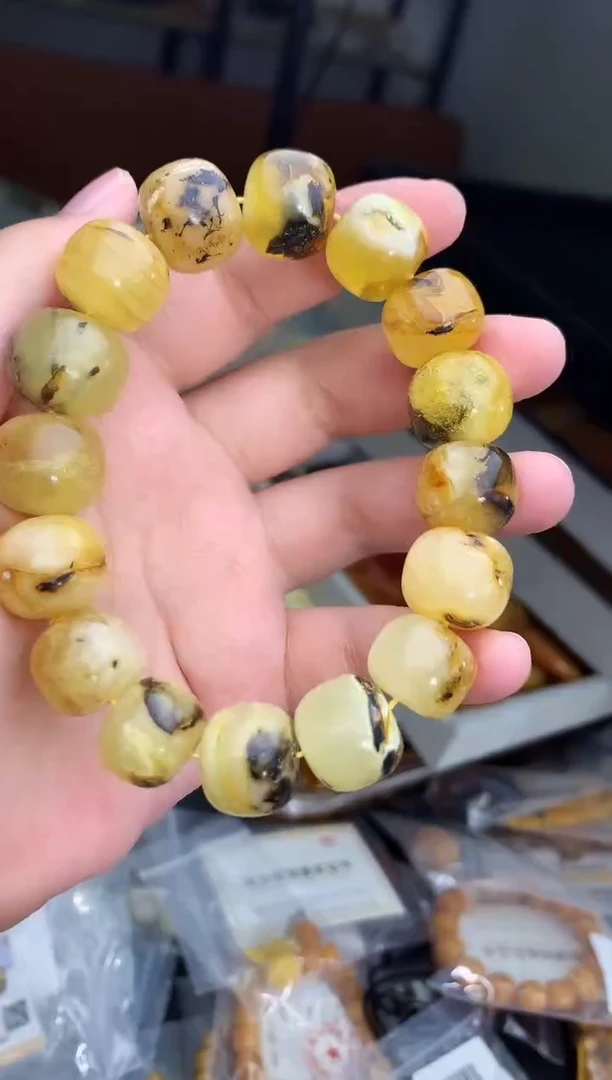 蜜蜡未镶嵌珠宝奇石60