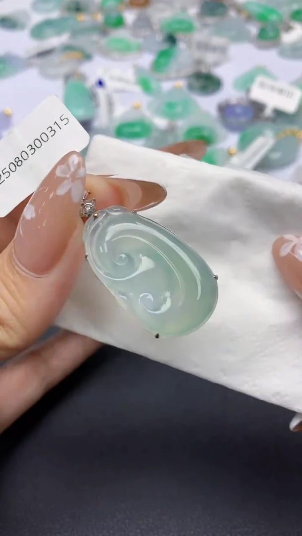 颈饰18K金镶嵌翡翠天然缅甸a货翡翠百元以上9元证书费自理