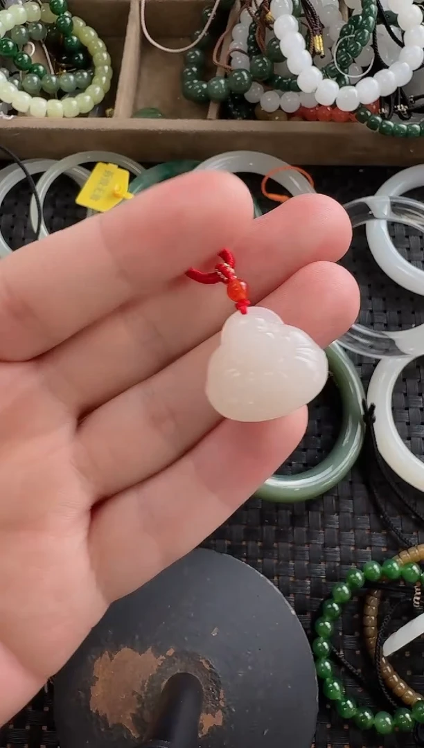 颈饰未镶嵌和田玉藕粉抱抱佛