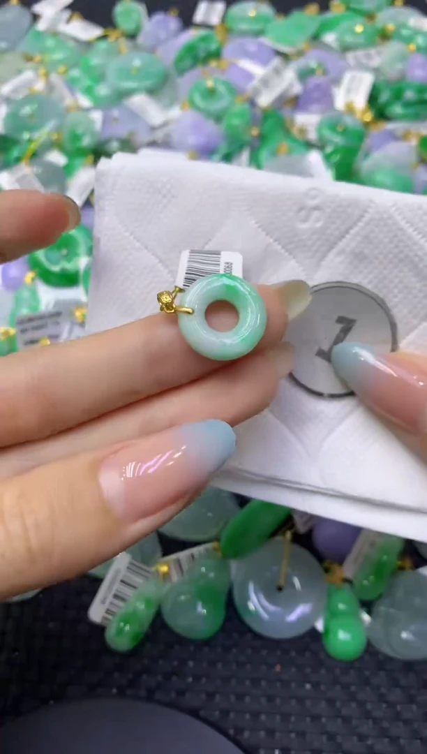 颈饰未镶嵌翡翠天然缅甸翡翠A货