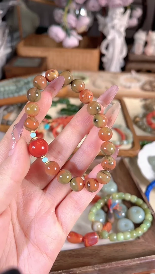 18K金镶嵌手链南红玛瑙多样性发其一