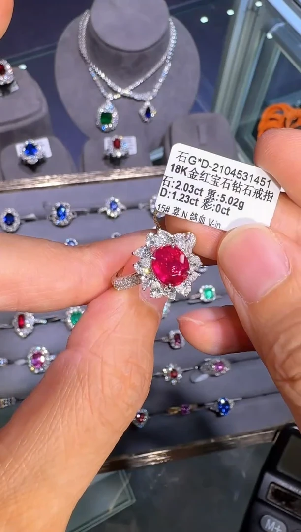 18K金镶嵌戒指红宝石我****?【闪购】2.03ct/展会同步价/无烧鸽血红