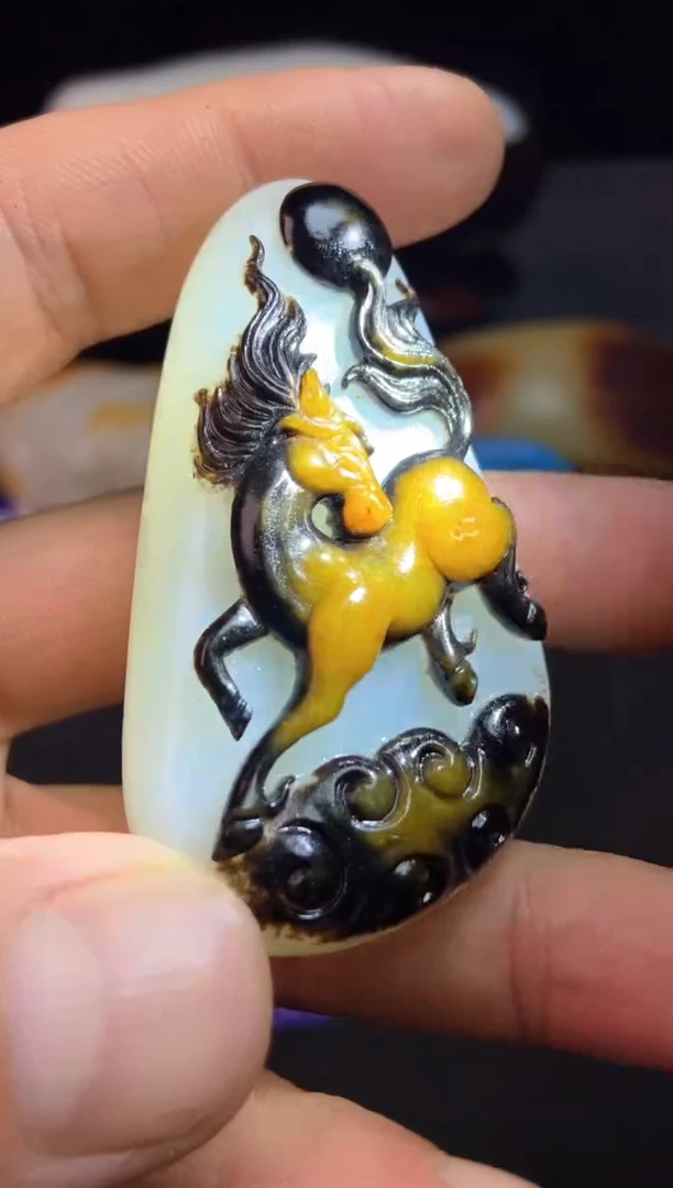 未镶嵌和田玉挂件东****.和田玉
