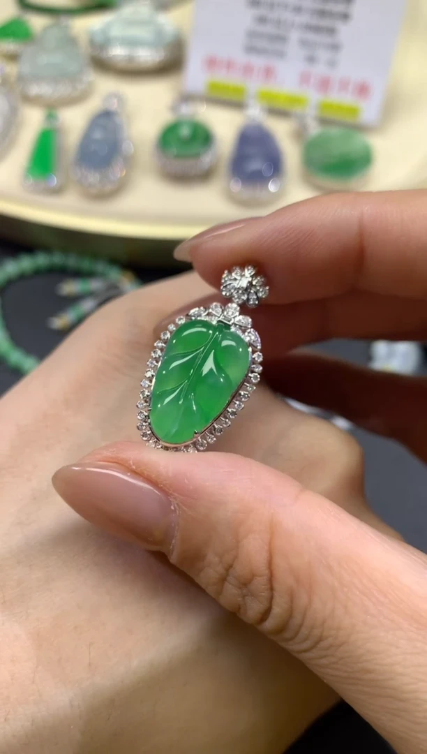 【闪购商品】翡翠吊坠(不含链)18K金镶嵌92