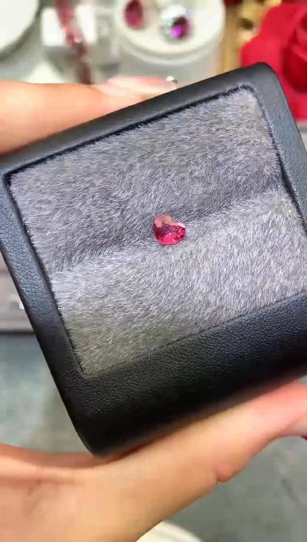 未镶嵌裸石定制尖晶石心形 蔷薇色调 0.66ct