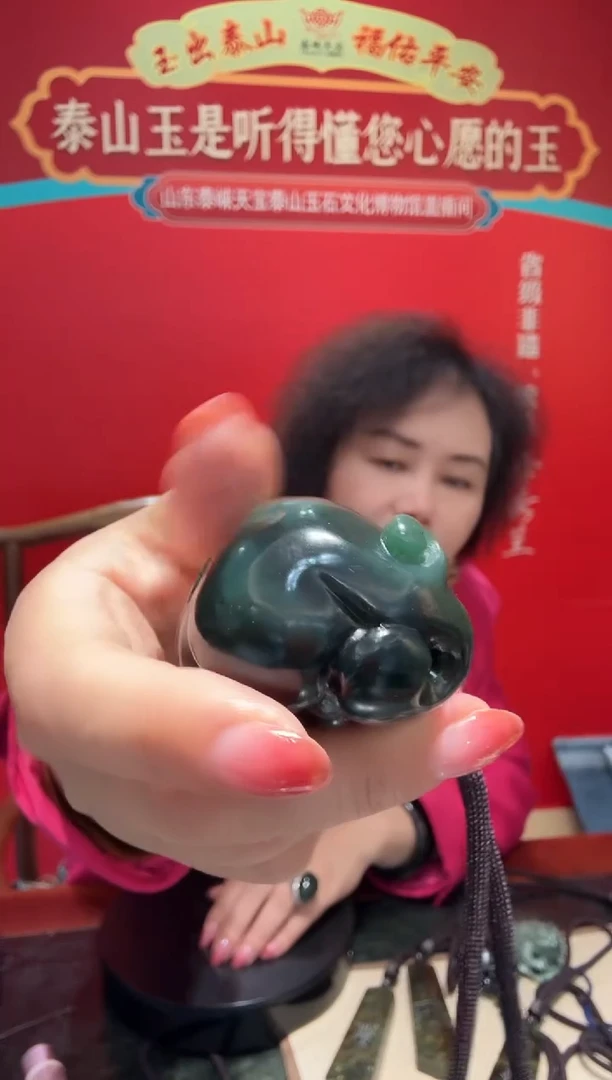 石材泰山碧貔貅把件