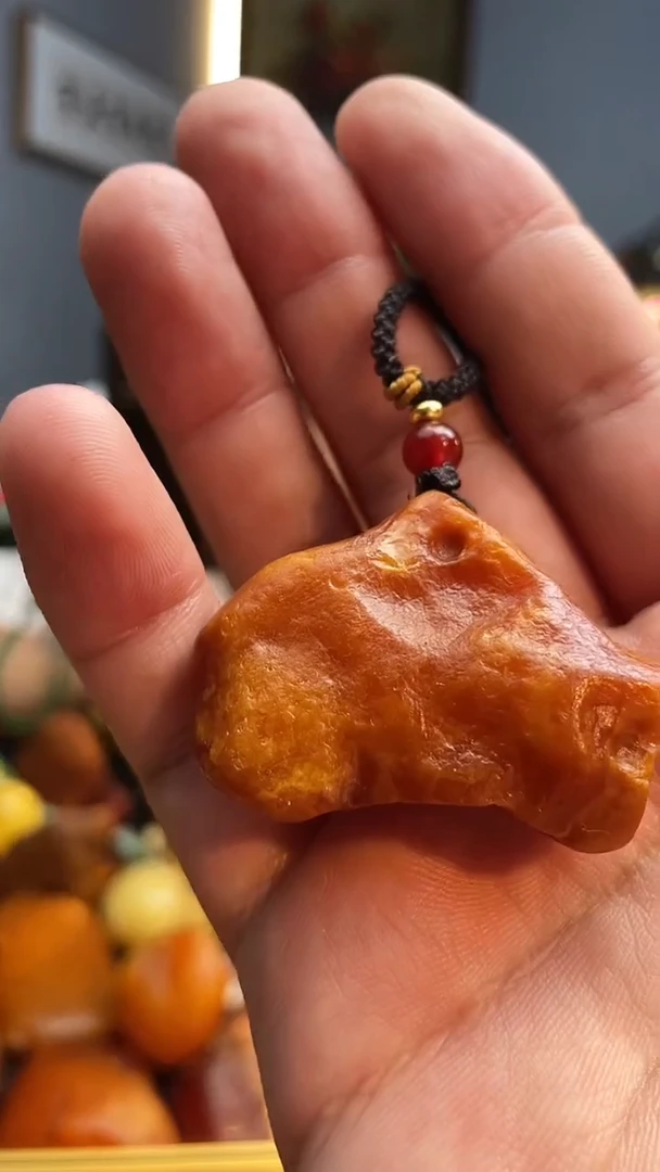 未镶嵌颈饰琥珀吊坠