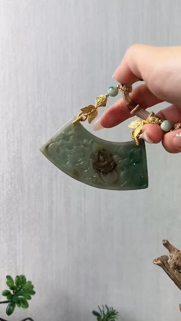 【闪购商品】翡翠颈饰未镶嵌牡丹