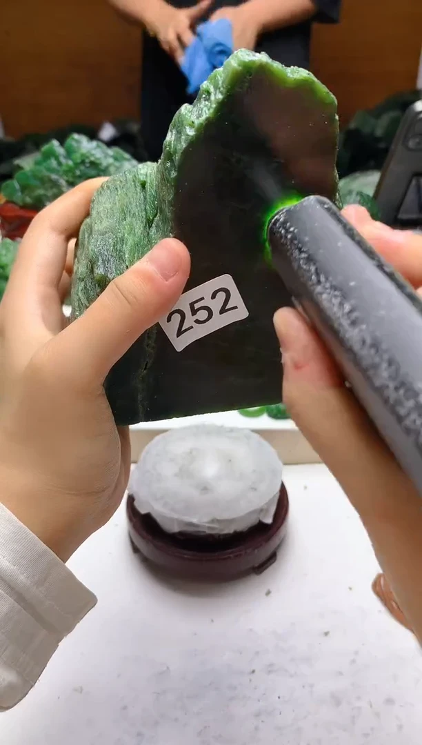 未镶嵌和田玉（碧玉）珠宝半成品1
