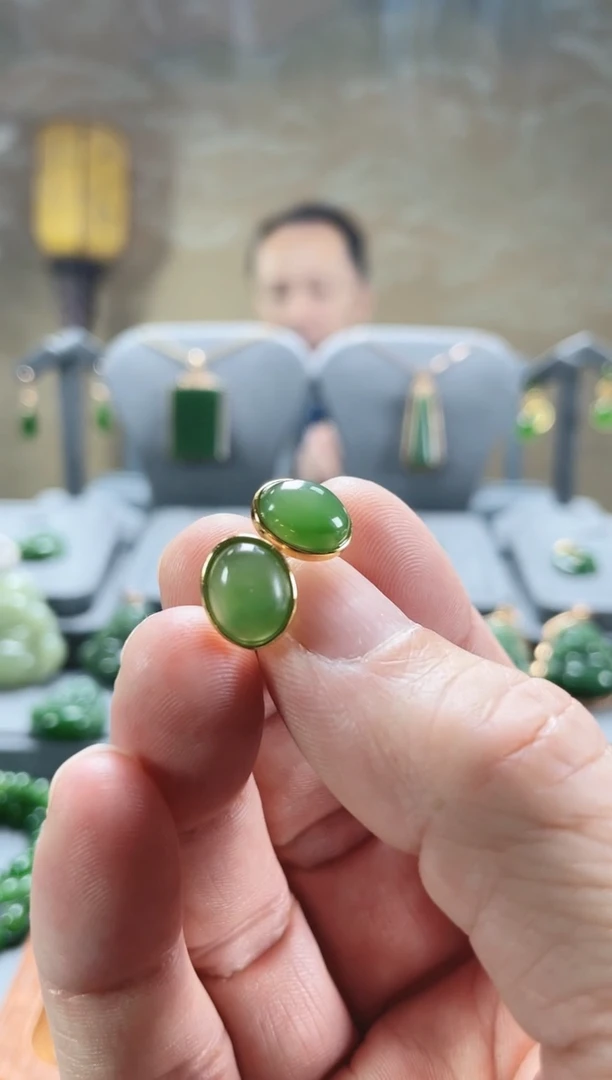 【闪购商品】和田玉耳饰银S925镀金镶嵌8x10mm