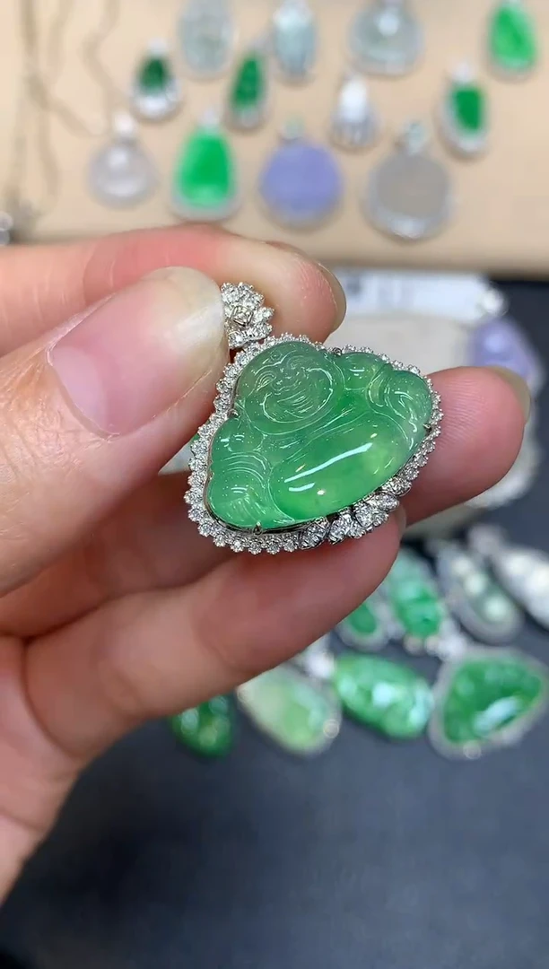 颈饰18K金镶嵌翡翠佛公【无服务费