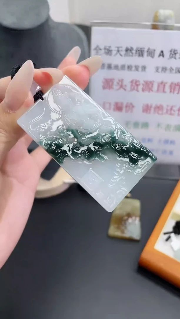 翡翠未镶嵌颈饰观音