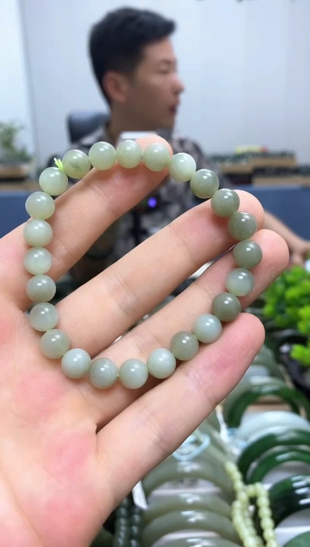 和田玉手镯未镶嵌8mm