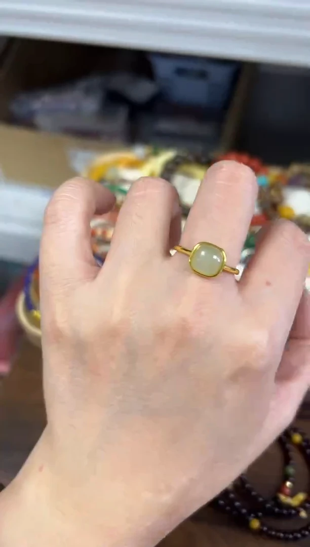 未镶嵌戒指和田玉和田玉晴水方戒镶嵌款戒指[37]