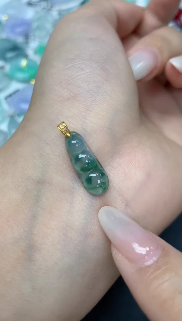 颈饰未镶嵌翡翠百元以上9元证书费自理