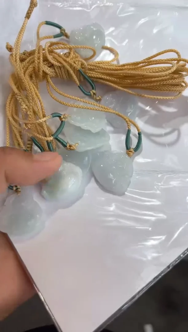 【闪购商品】翡翠挂件未镶嵌边城刀客/555490/多样性发一