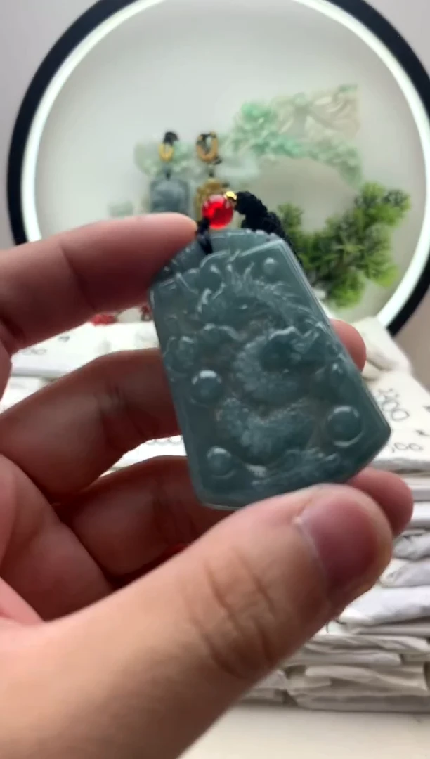 颈饰未镶嵌翡翠龙牌1