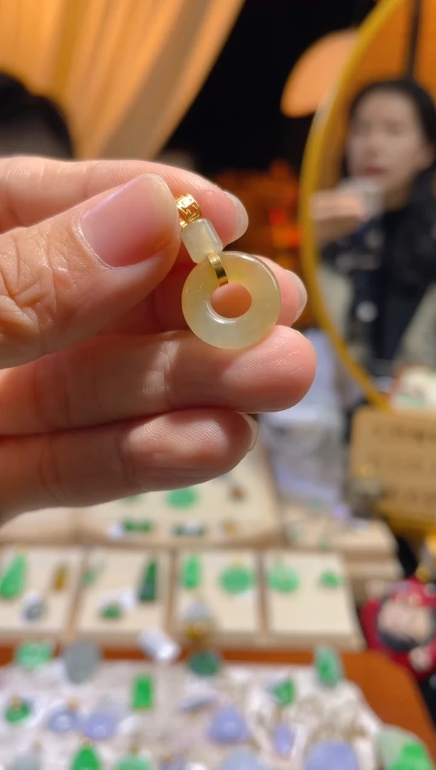 【闪购商品】翡翠颈饰18K金镶嵌假一赔三