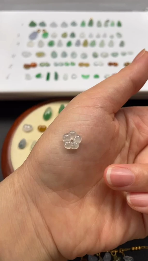 吊坠(不含链)18K金镶嵌翡翠一个JK358