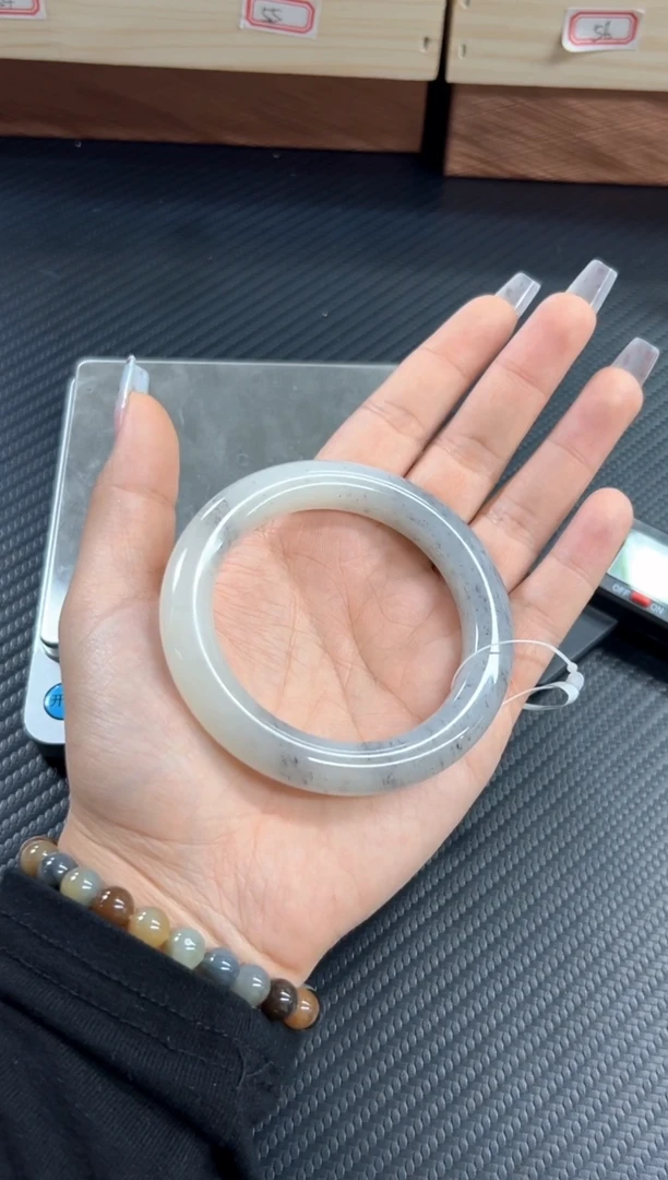 未镶嵌手镯和田玉黑山微色差56+LM