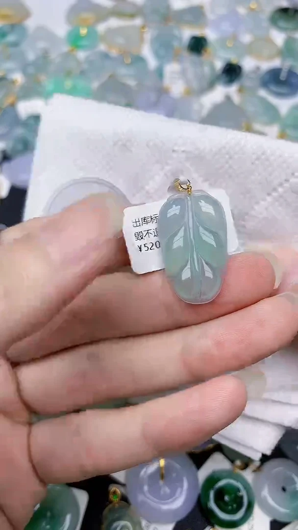 颈饰18K金镶嵌翡翠天然A货翡翠