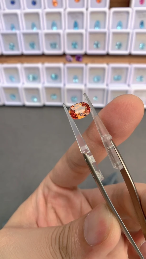 未镶嵌裸石定制石榴石3.11ct 芬达