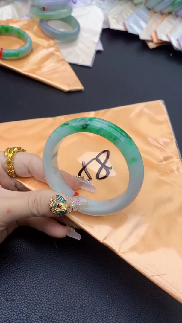 【闪购商品】翡翠手镯未镶嵌0951113282