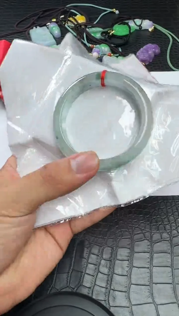 翡翠手镯未镶嵌一图一物所见所得
