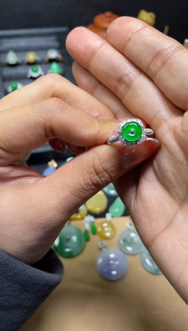 【闪购商品】翡翠戒指18K金镶嵌平安扣48小时鉴赏期