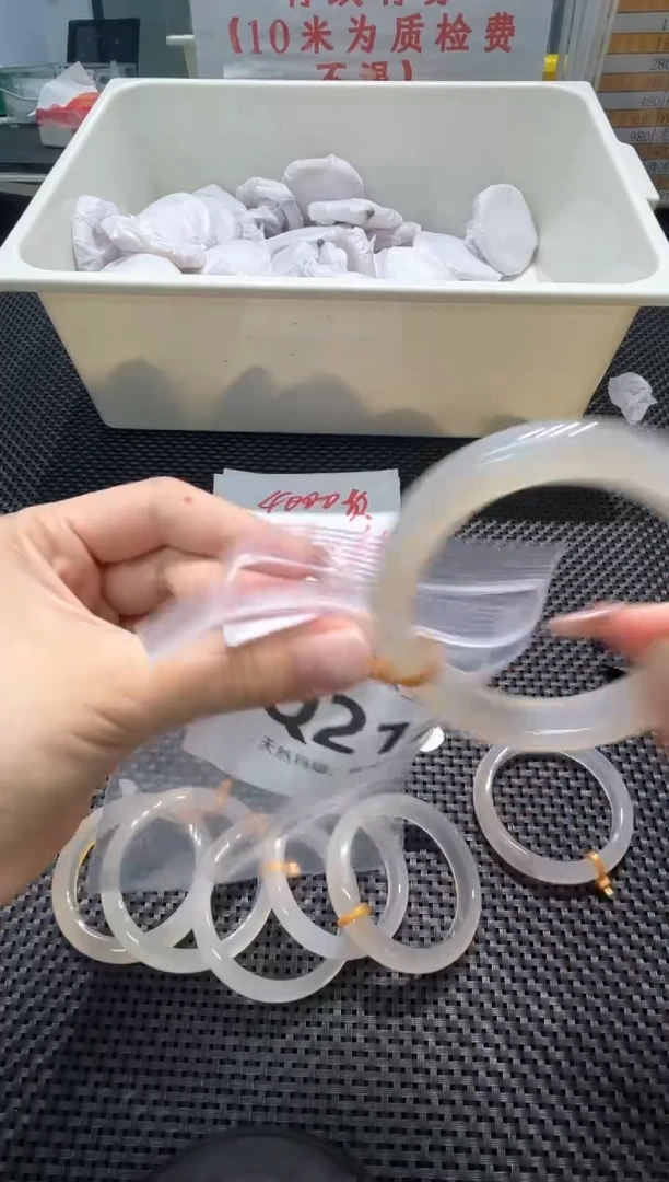 玛瑙/玉髓手镯未镶嵌Q212