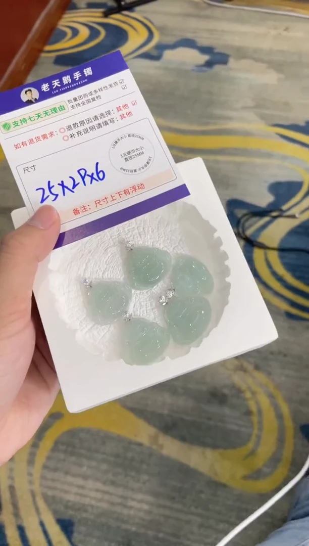 18K金镶嵌挂件翡翠佛公F14配绳/多样性发其一ZBCP