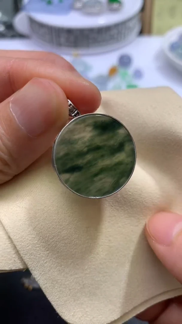 18K金镶嵌定制翡翠18K金镶嵌 定制翡翠