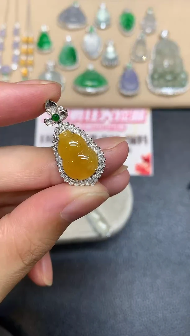 颈饰18K金镶嵌翡翠葫芦【无服务费【48小时鉴赏期】