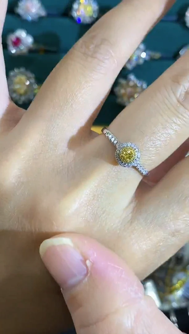 18K金镶嵌戒指钻石戒指