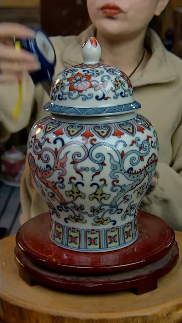 摆件陶景德镇陶瓷摆件稀土斗彩将军罐