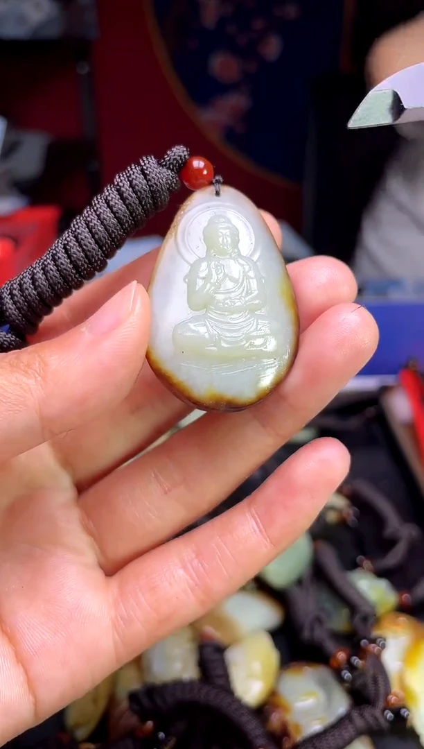 和田玉未镶嵌颈饰1