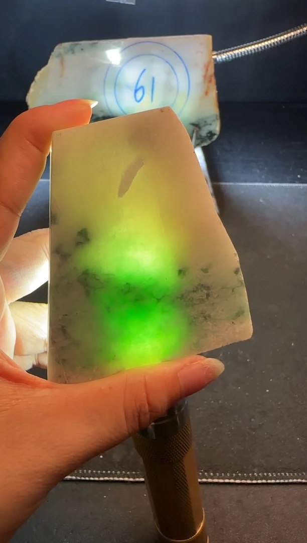 翡翠未镶嵌颈饰普****司翡翠