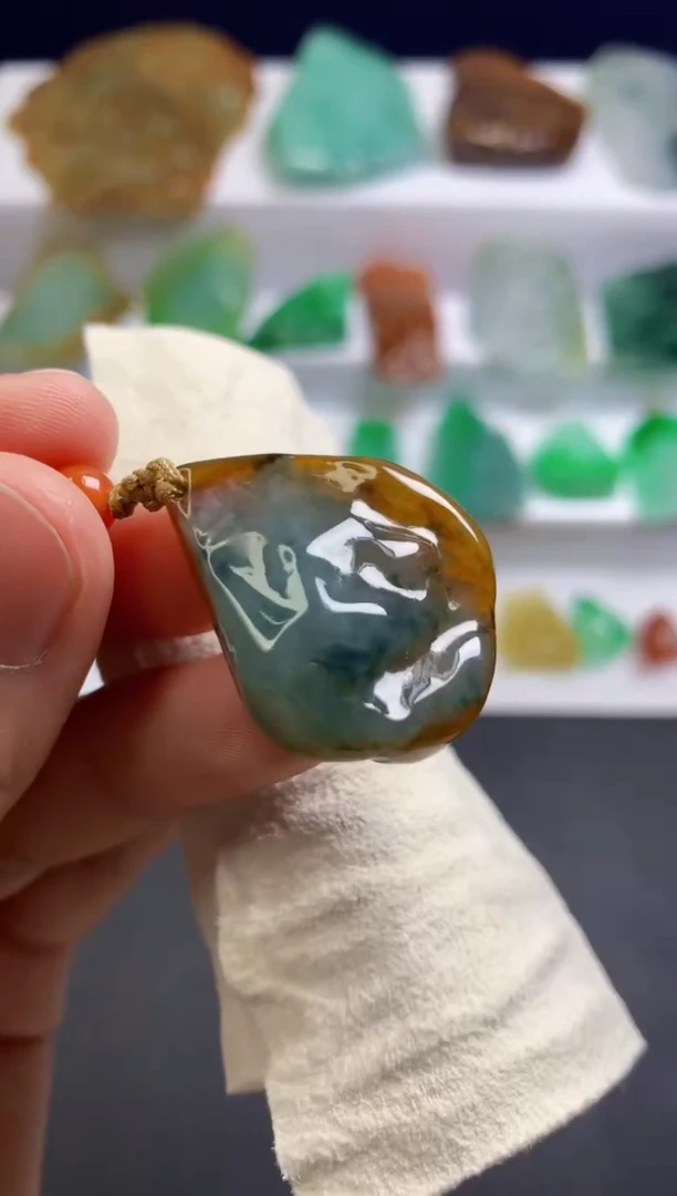 颈饰未镶嵌翡翠