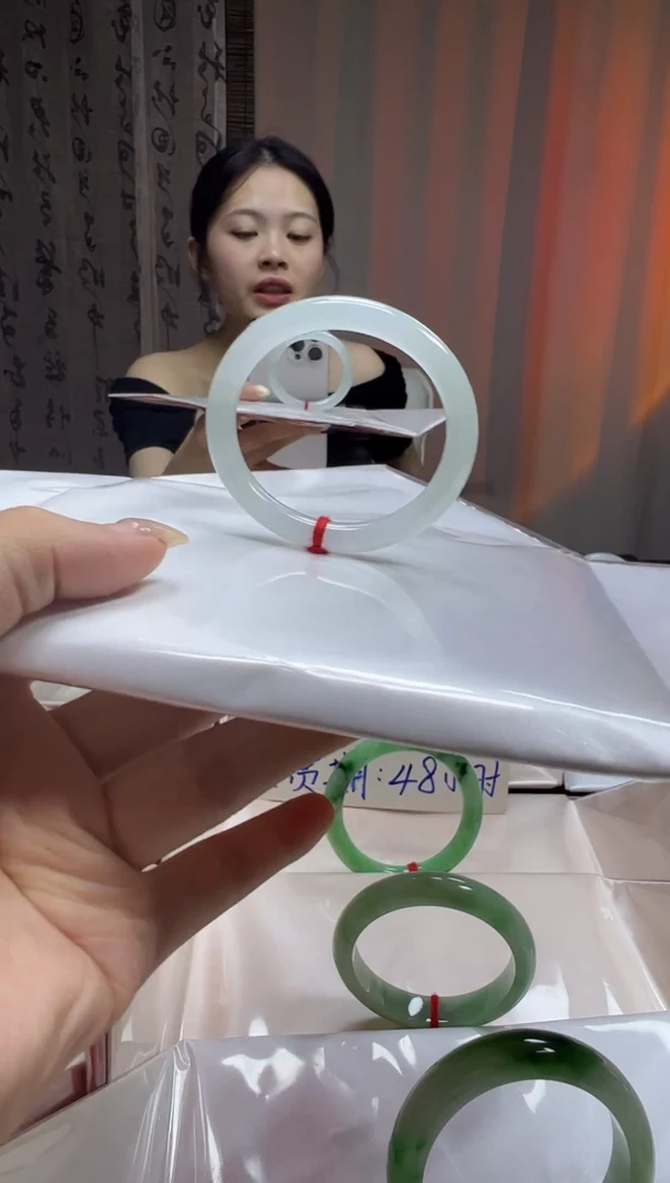 未镶嵌手镯翡翠52圈  贵妃