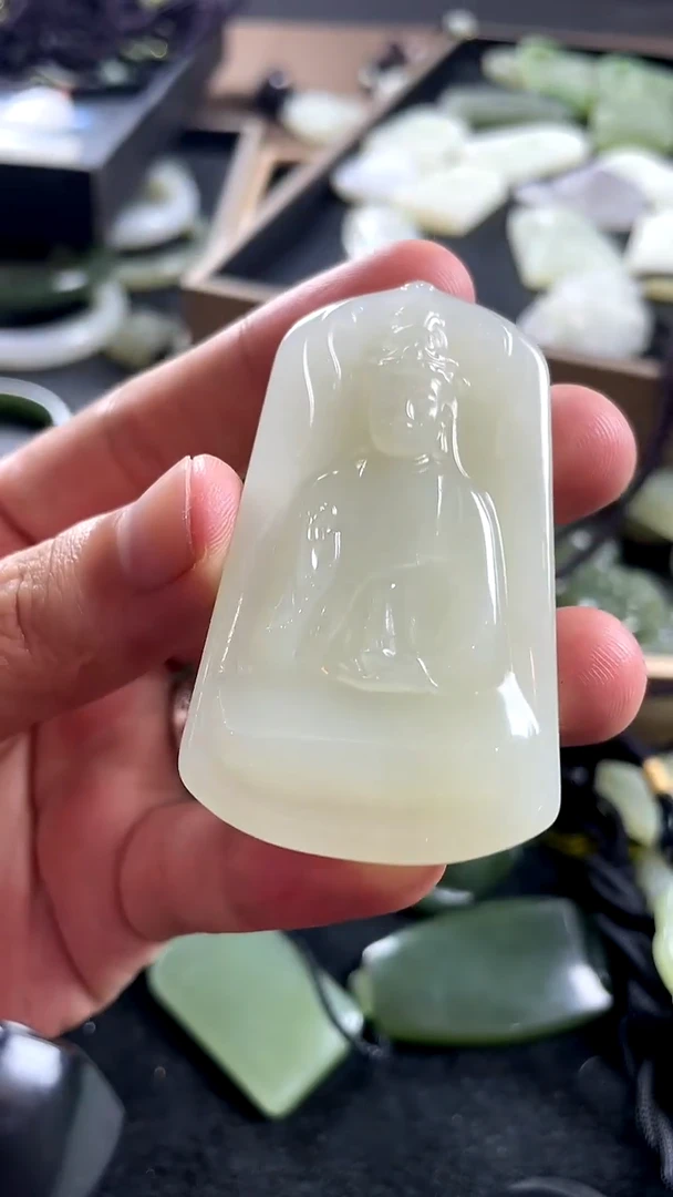 颈饰未镶嵌和田玉给**宙素衣