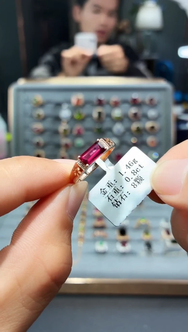 18K金镶嵌戒指碧玺0.8..