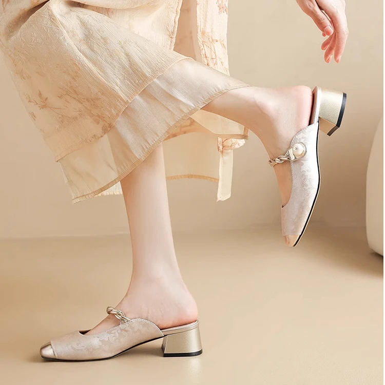 包头半拖鞋女夏季2025新中式新国风法式一字带凉拖仙女粗梗配裙子