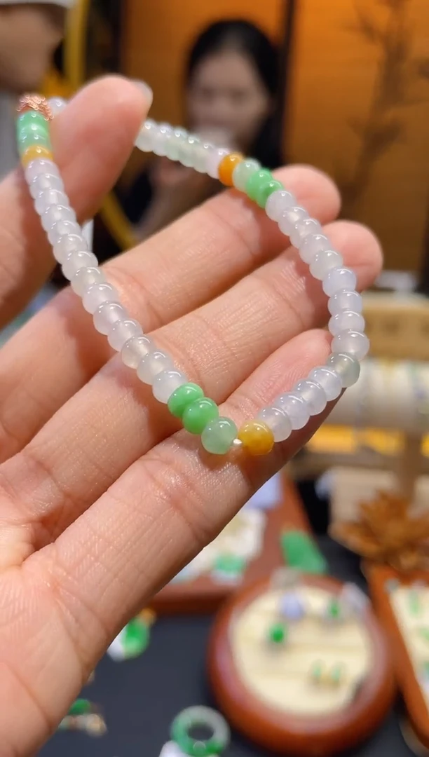 翡翠未镶嵌颈饰手串