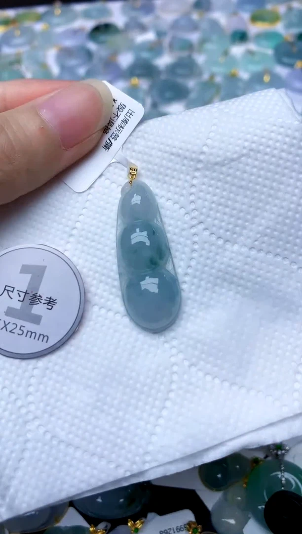 颈饰18K金镶嵌翡翠天然A货翡翠