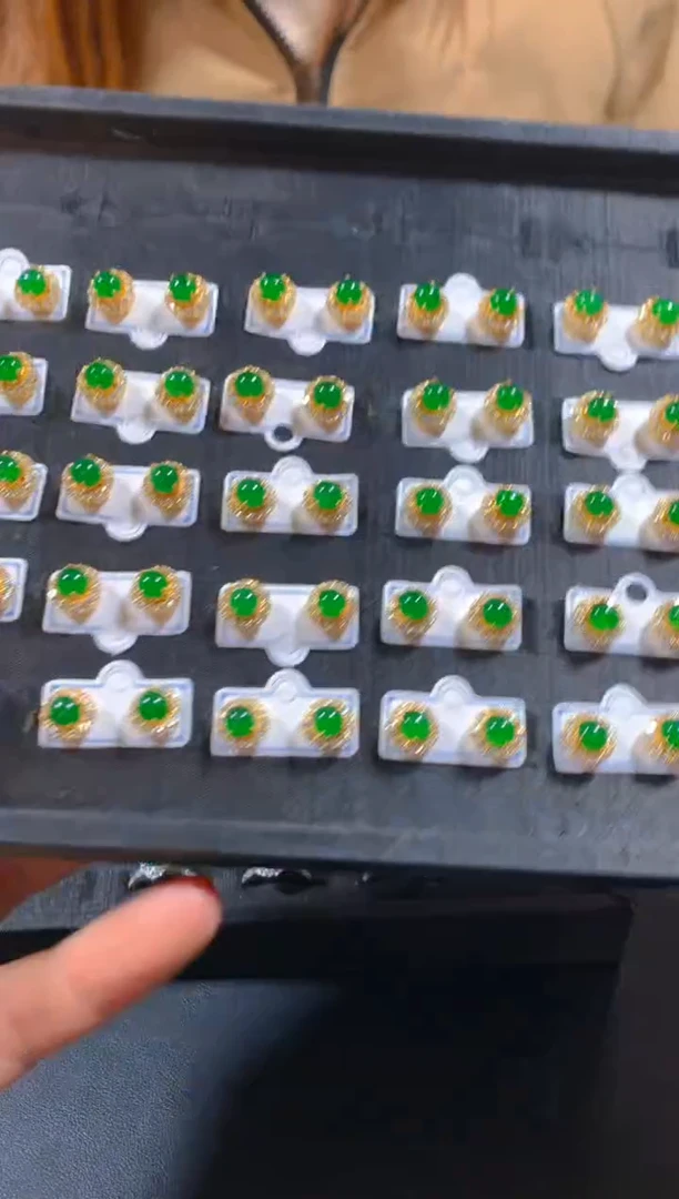 未镶嵌翡翠耳饰多样性发一