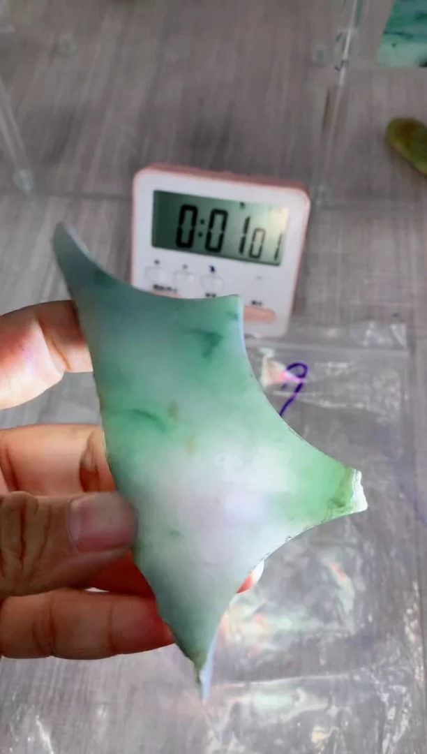 【闪购商品】翡翠挂件未镶嵌包料不包工不包抛