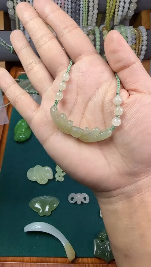 【闪购商品】和田玉无未镶嵌荷花吊坠